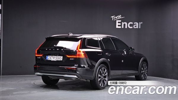 Volvo V60 2025