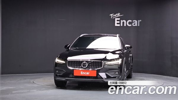 Volvo V60 2025, фото 2