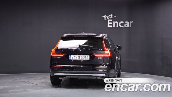 Volvo V60 2025, фото 3
