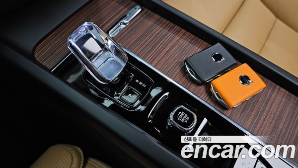 Volvo V60 2025, фото 11