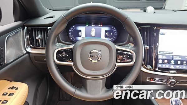 Volvo V60 2025, фото 17