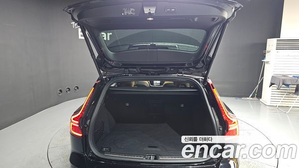 Volvo V60 2025, фото 25