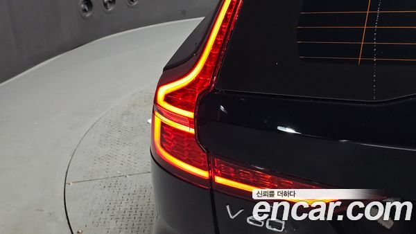 Volvo V60 2025, фото 8