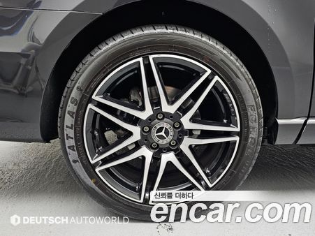Mercedes-Benz V-Class 2023, фото 5