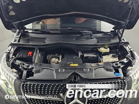 Mercedes-Benz V-Class 2023, фото 6