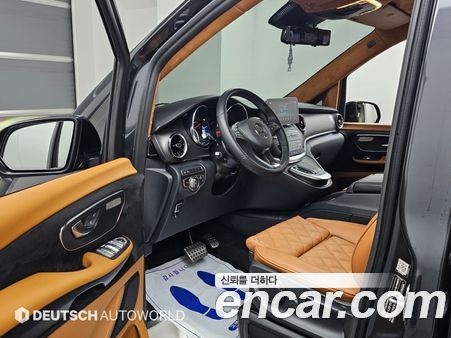 Mercedes-Benz V-Class 2023, фото 11