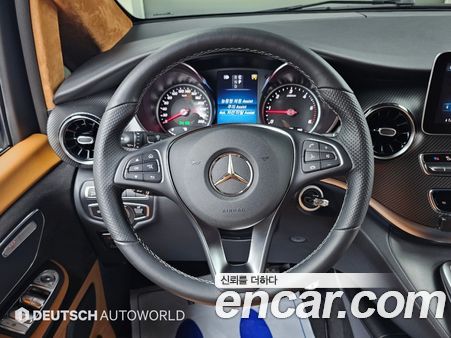 Mercedes-Benz V-Class 2023, фото 13