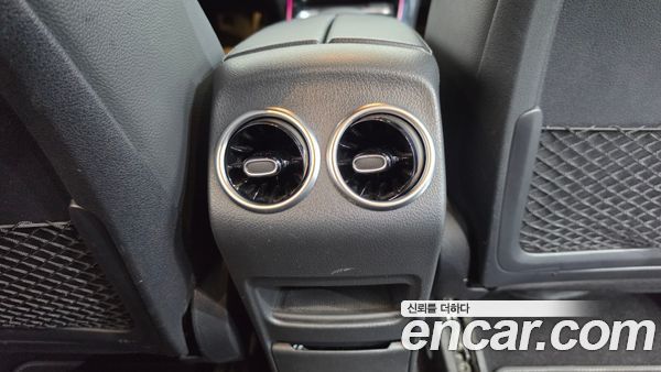 Mercedes-Benz GLB 2023, фото 35