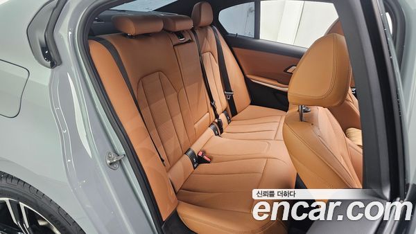 BMW 3 Series 2024, фото 17