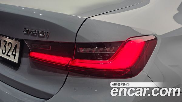 BMW 3 Series 2024, фото 9