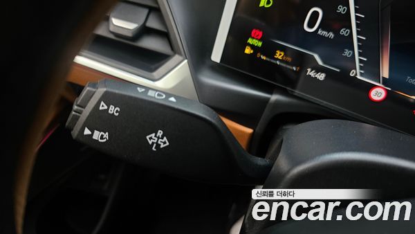 BMW 3 Series 2024, фото 27