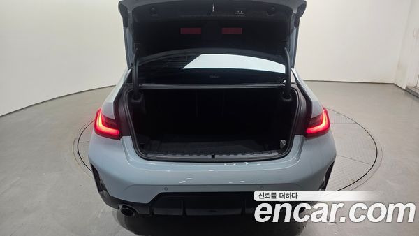 BMW 3 Series 2024, фото 33