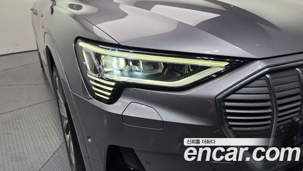 Audi e-tron 2022, фото 8