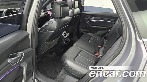 Audi e-tron 2022, фото 16