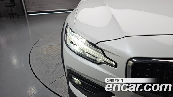 Volvo V60 2025, фото 7