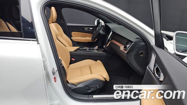 Volvo V60 2025, фото 15