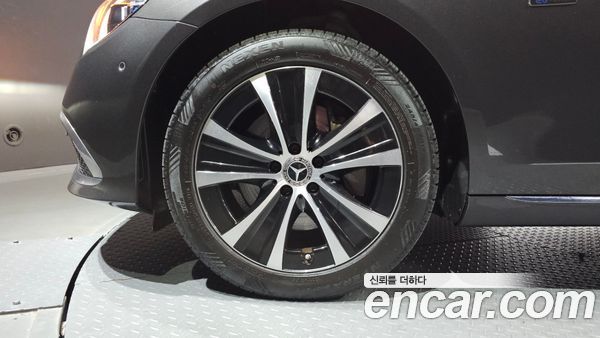 Mercedes-Benz E-Class 2021, фото 5