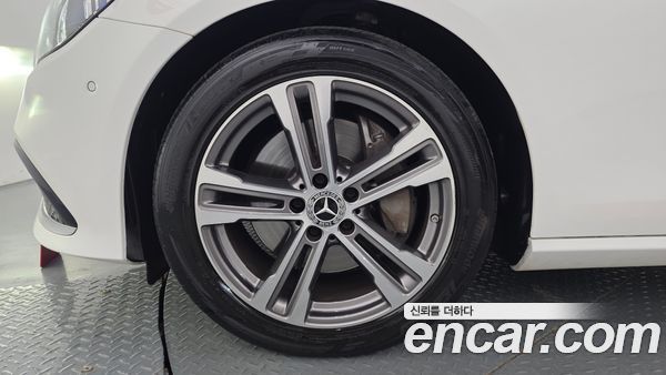 Mercedes-Benz E-Class 2021, фото 5