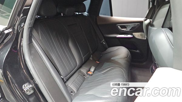 Mercedes-Benz EQE 2023, фото 31