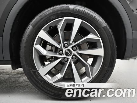 Audi Q5 2023, фото 5