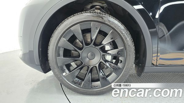 Tesla Model Y 2023, фото 5