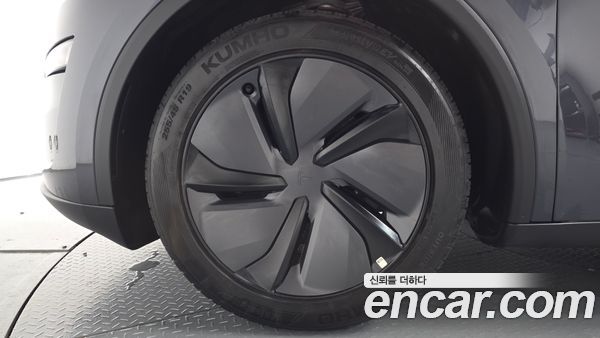 Tesla Model Y 2025, фото 4
