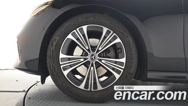 Mercedes-Benz E-Class 2024, фото 4
