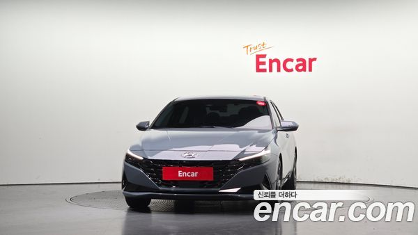Hyundai Elantra 2022, фото 3