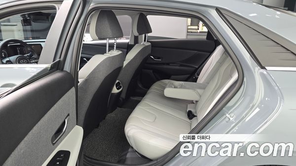 Hyundai Elantra 2022, фото 17