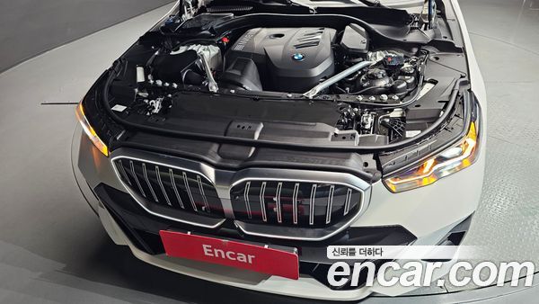 BMW 5 Series 2025, фото 6