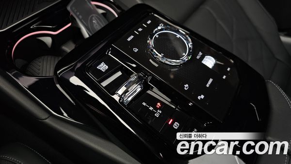 BMW 5 Series 2025, фото 12