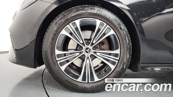 Mercedes-Benz E-Class 2024, фото 5