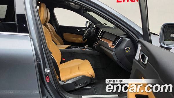 Volvo XC60 2021, фото 16