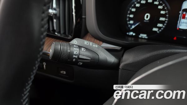Volvo XC60 2021, фото 30