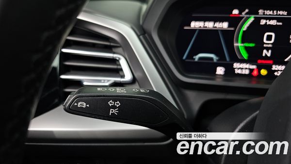 Audi Q4 e-tron 2022, фото 35
