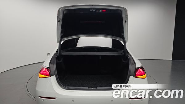 Mercedes-Benz E-Class 2024, фото 31