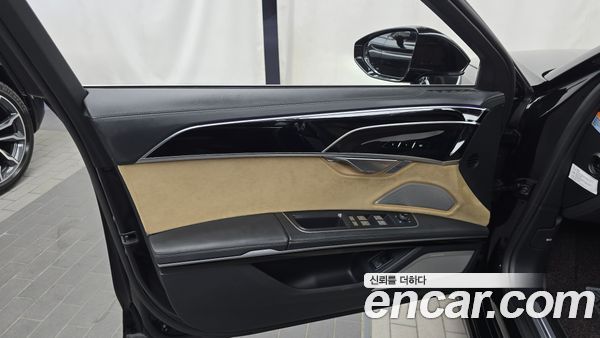 Audi A8 2021, фото 14