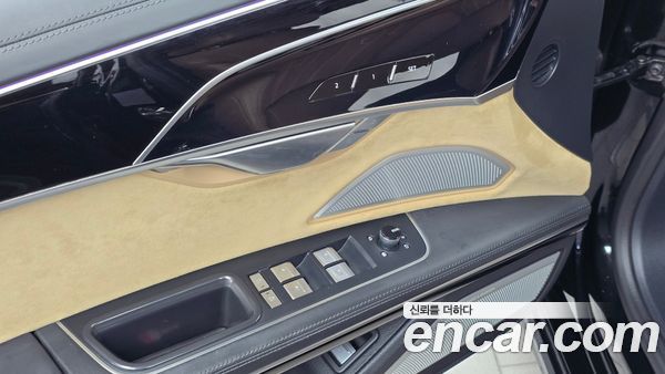 Audi A8 2021, фото 30