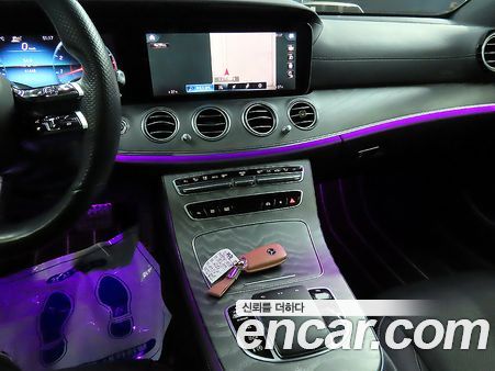Mercedes-Benz E-Class 2022, фото 9