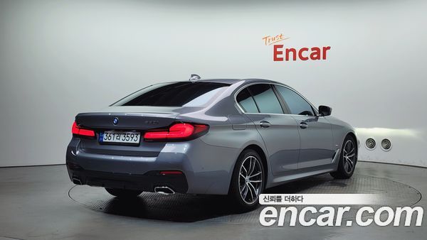 BMW 5 Series 2023, фото 2