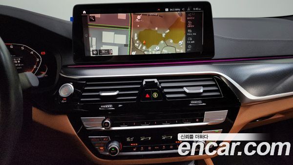 BMW 5 Series 2023, фото 15