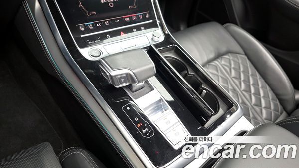 Audi Q8 2022, фото 9