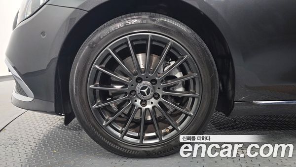 Mercedes-Benz E-Class 2021, фото 5