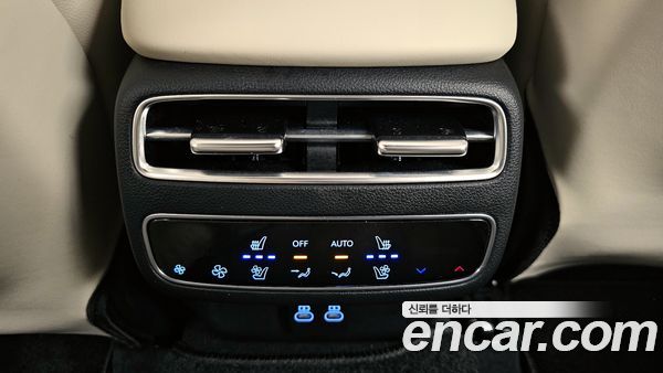 Genesis GV70 2025, фото 18