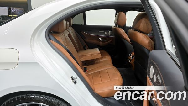 Mercedes-Benz E-Class 2021, фото 12