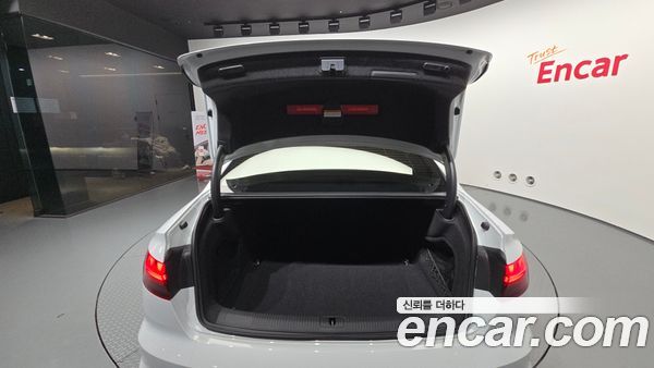 Audi A4 2021, фото 20