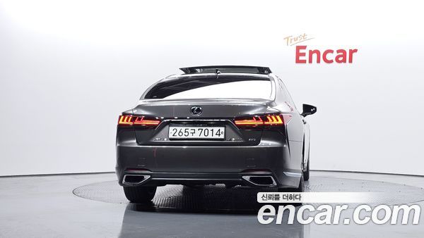 Lexus LS 2021, фото 4