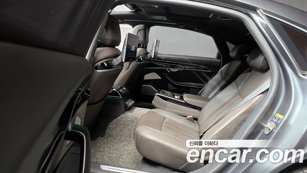Audi A8 2021, фото 13