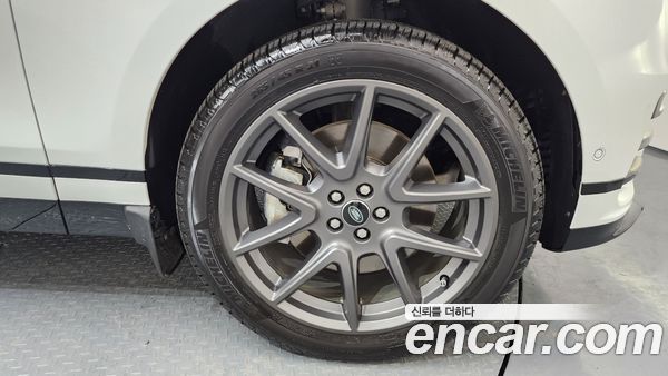 Land Rover Range Rover Velar 2025, фото 4