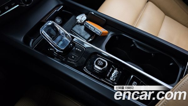 Volvo XC60 2021, фото 9
